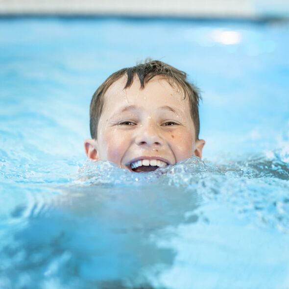 Schwimmschule Thermi mit Schwimmkursen in der Ostsee Therme